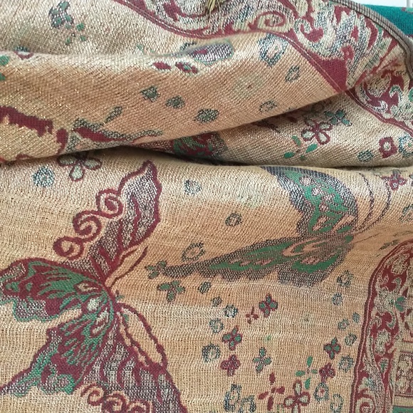 NWOT Elegant Paisley Scarf/wrap with Fringe, green & gold - Picture 3 of 3